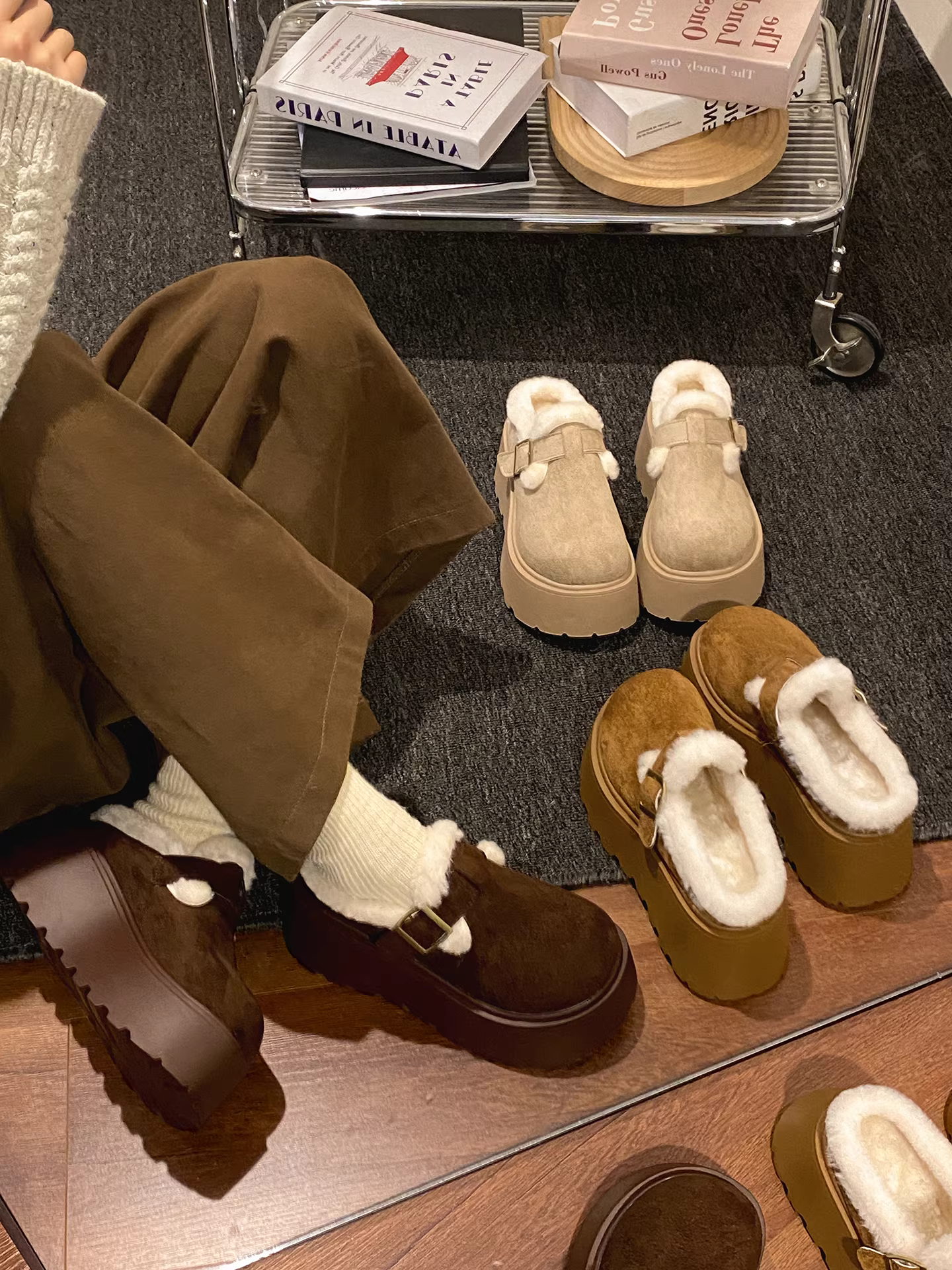 Dép lông dày đế dày chống trơn kiểu cổ điển dành cho nữ, dùng ngoài trời mùa đông, dép bông kiểu Birkenstock giữ ấm tăng chiều cao dày dặn mới năm 2025.