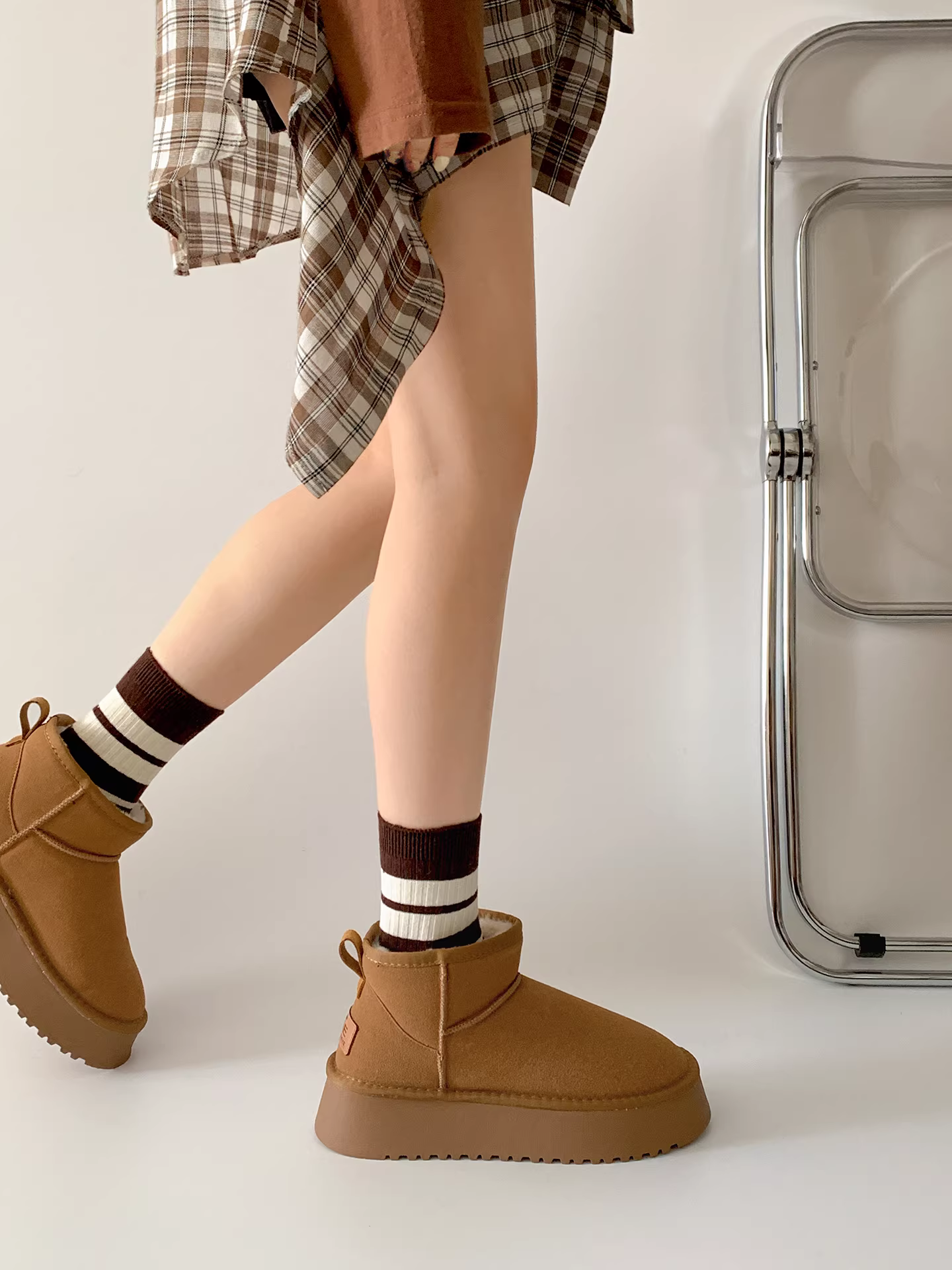 Giày bốt tuyết đế dày lót lông cừu kiểu cổ điển Nam Trung Quốc dành cho nữ 2025 Mẫu mới mùa đông ấm áp đi ngoài trời chống trơn trượt Giày bông Đông Bắc