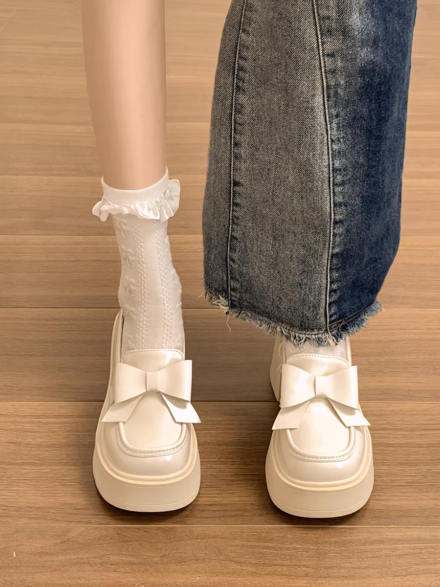 Giày da nữ đế dày kiểu Pháp cổ điển màu trắng, kiểu dáng mùa thu mới 2025, phối chân váy, miệng giày nông, kiểu Mary Jane