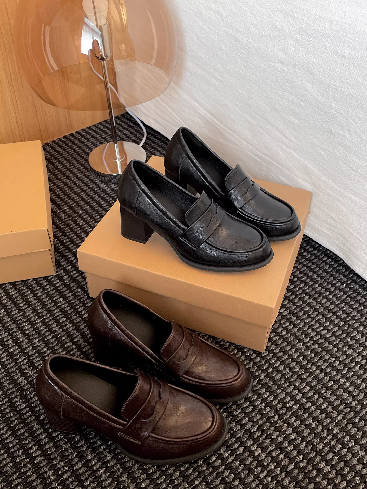 Giày da nữ đế dày kiểu Anh cổ điển màu đen, kiểu dáng mới thu đông 2025, phối chân váy, tăng chiều cao.