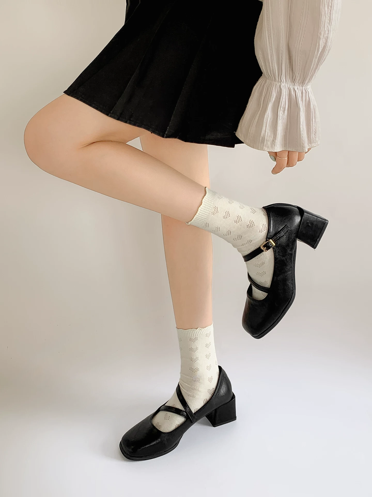 Giày bệt gót thấp kiểu Pháp cổ điển màu đen dành cho nữ, kiểu mới mùa thu 2025, giày Mary Jane mũi vuông đa năng, phối hợp tốt với chân váy