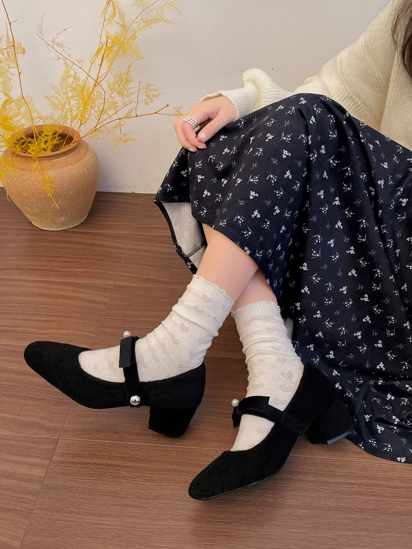 Giày nữ đế dày lông mềm kiểu retro đen, kiểu Pháp, tăng chiều cao, kiểu Mary Jane, mùa đông 2025, phối chân váy