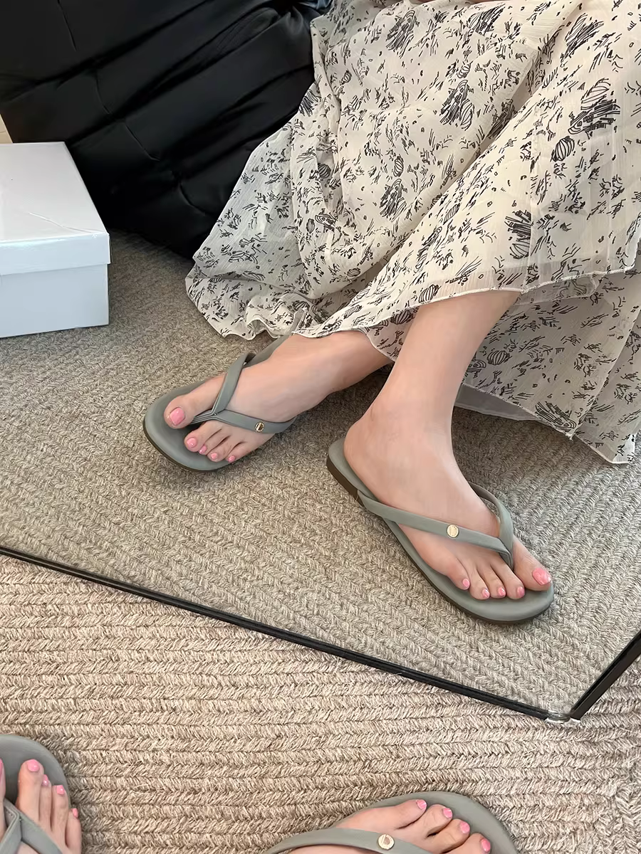 Dép xỏ ngón nữ thời thượng, kiểu mới hè 2025, sandal cao cấp chống trơn trượt