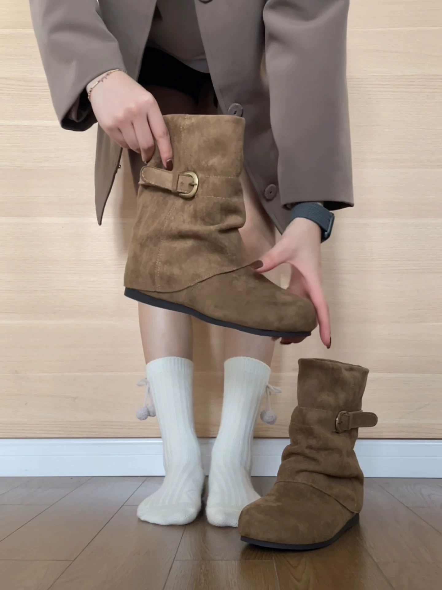 Giày bốt đế dày đa năng kiểu retro dành cho nữ, phong cách thu đông 2025 mới, phối cùng váy để trông thon gọn và cao hơn, kiểu bốt ngắn phong cách Birkenstock.