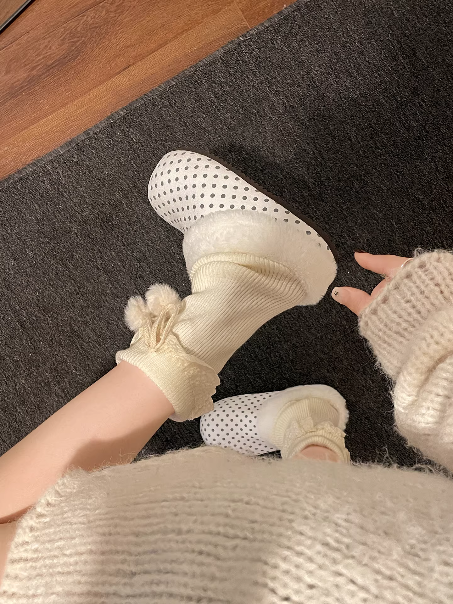 Đôi dép lông nhung dày đế chống trơn dành cho nữ đi ngoài trời, mẫu mới mùa đông 2025, dày dặn ấm áp, kiểu Birkenstock, chất liệu cotton