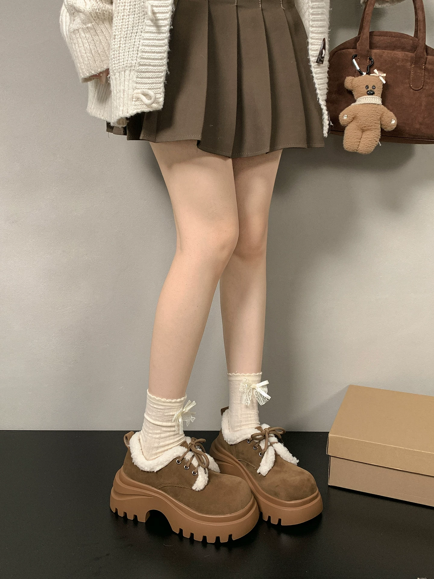 Giày bốt đi tuyết đế dày có lót lông cừu kiểu Đông Bắc dành cho nữ, mặc ngoài trời mùa đông, mẫu mới 2025, giày Birkenstock đế mềm tăng chiều cao.