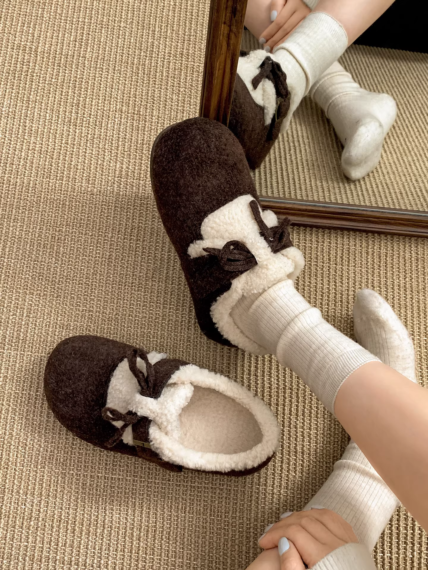 Giày đế bằng kiểu Birkenstock đa năng, tăng chiều cao, dành cho nữ, mẫu mới thu đông 2025, lót lông mềm mại, giữ ấm bằng cotton.