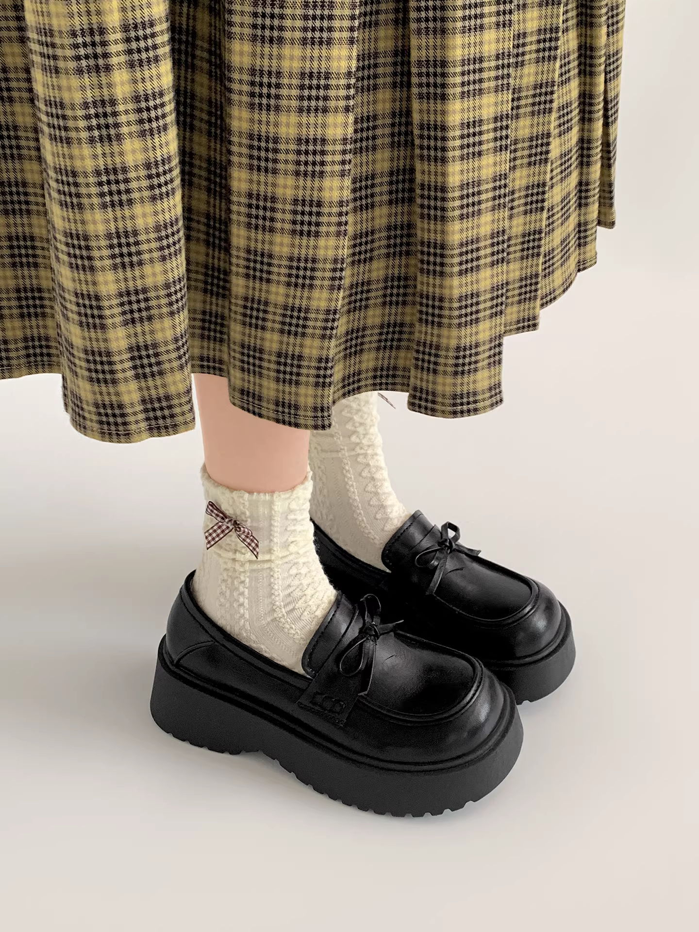 Giày da đế dày kiểu Anh cổ điển màu đen nhỏ gọn dành cho nữ, mẫu mới thu đông 2025, đa năng, tăng chiều cao