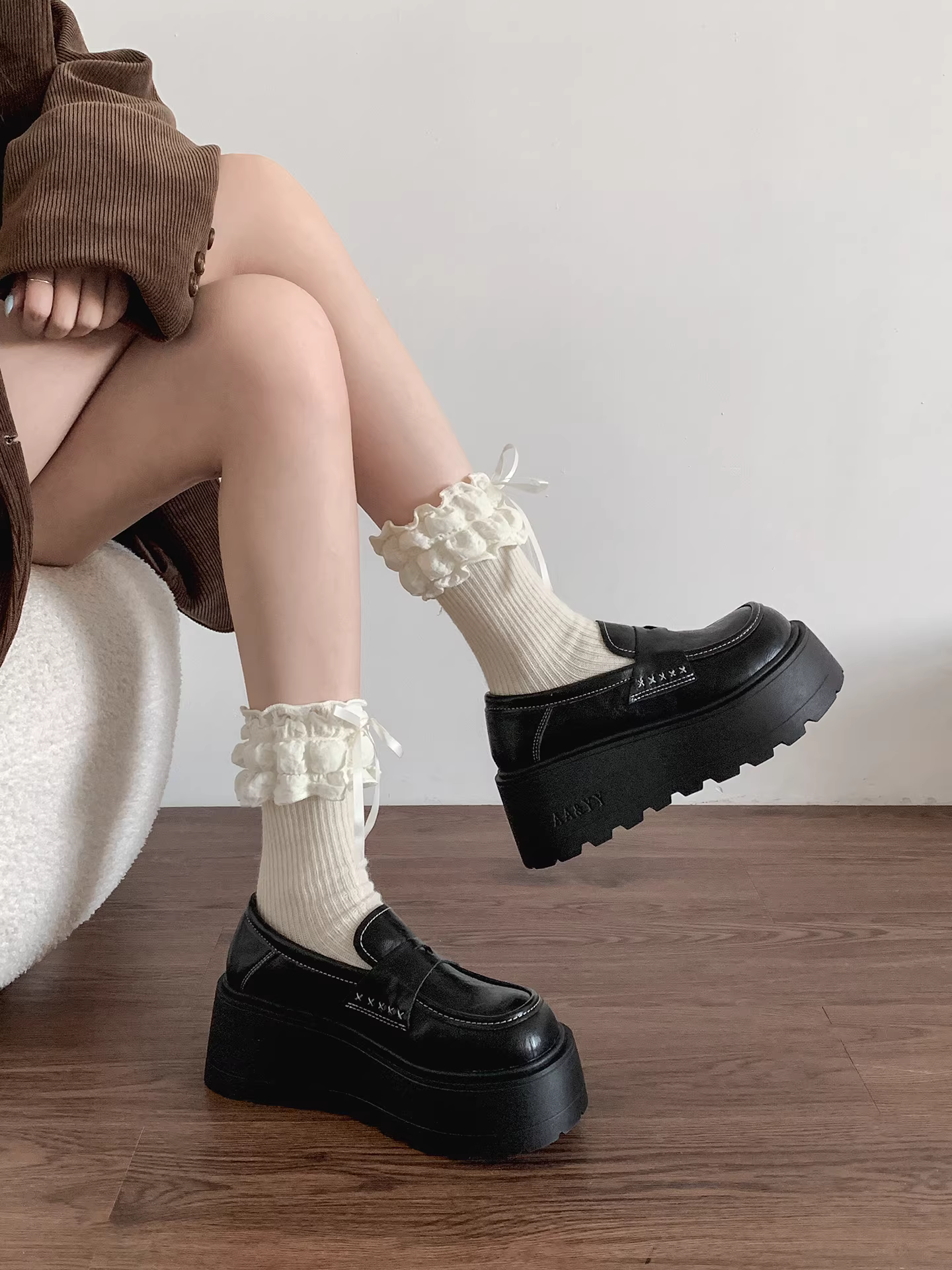 Giày da đế dày kiểu Anh cổ điển màu đen dành cho nữ, mẫu mới thu 2025, kiểu lười dễ phối chân váy