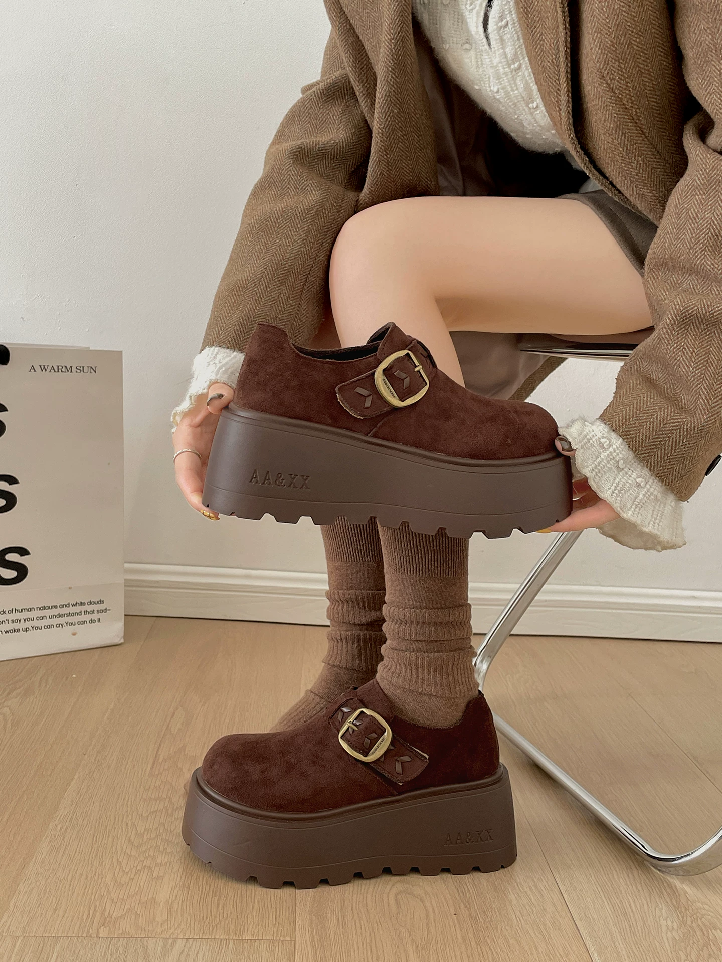 Giày Birkenstock đế dày cổ điển, che kín toàn bộ bàn chân dành cho nữ, mẫu Thu/Đông 2025 mới, tăng chiều cao với lớp lót lông cừu dành cho phụ nữ nhỏ nhắn.