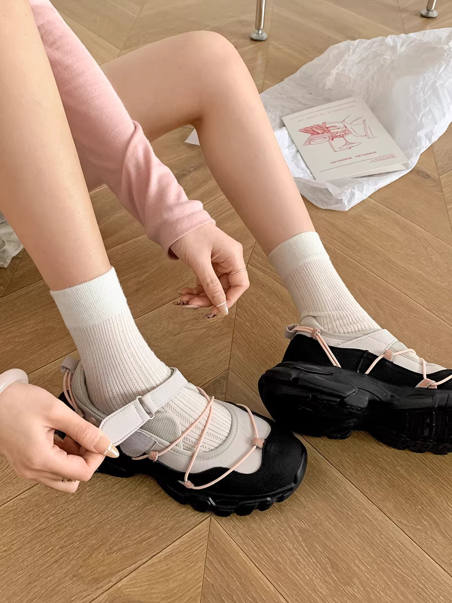 Giày Mary Jane đế dày màu trắng kiểu Nan Zai Nan dành cho nữ, mẫu mới thu 2025, đa năng, tăng chiều cao