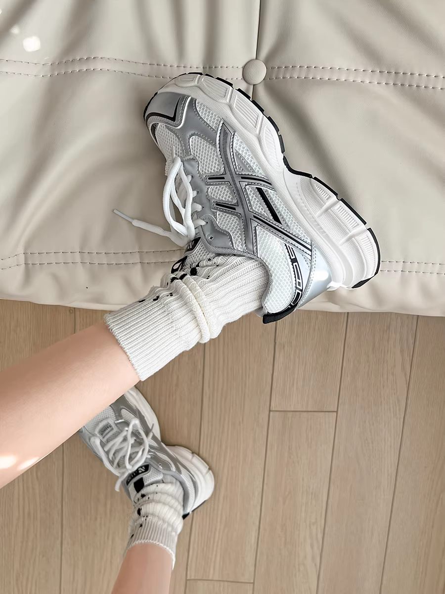 Giày bố đế dày đa năng Nanzai Nandong màu bạc cổ điển dành cho nữ, giày thể thao tăng chiều cao nhẹ nhàng mùa thu mới 2025