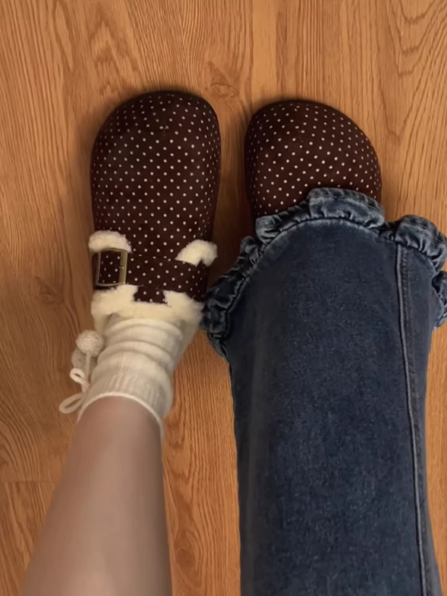 Giày bông mùa đông 2025 kiểu mới đế dày, lót lông cừu dành cho nữ nhỏ nhắn, ấm áp, chống trơn trượt, kiểu Birkenstock, lông xù, thích hợp đi ngoài trời.