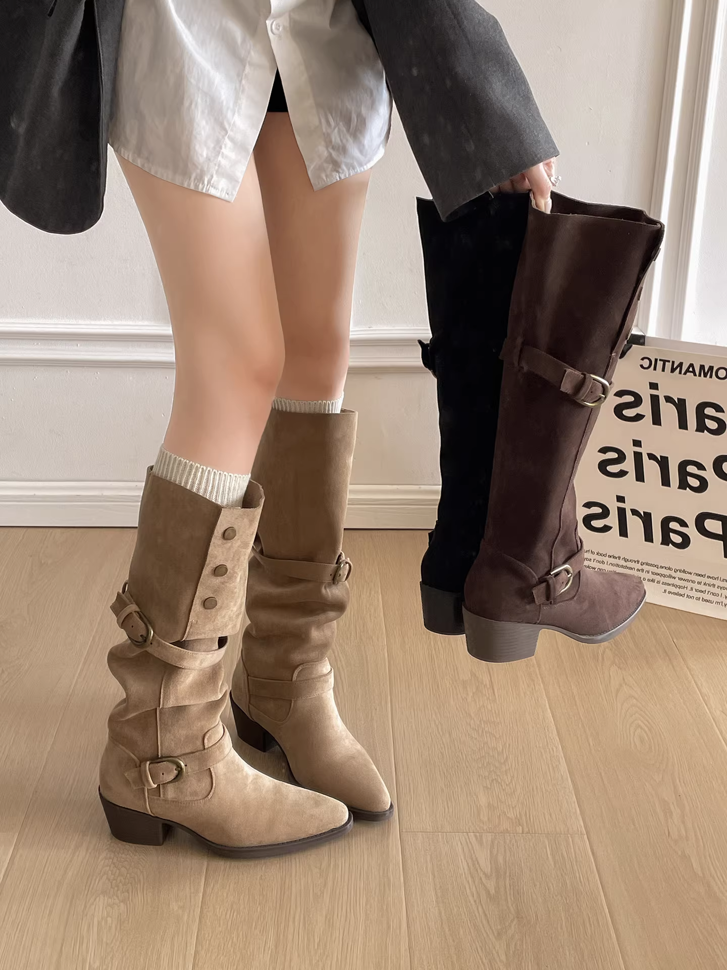 Giày bốt cao gót đế thô kiểu retro màu kaki mũi nhọn tăng chiều cao dành cho nữ, bốt dài mùa thu đông 2025 kiểu dáng thon gọn, kiểu Birkenstock hai chiều