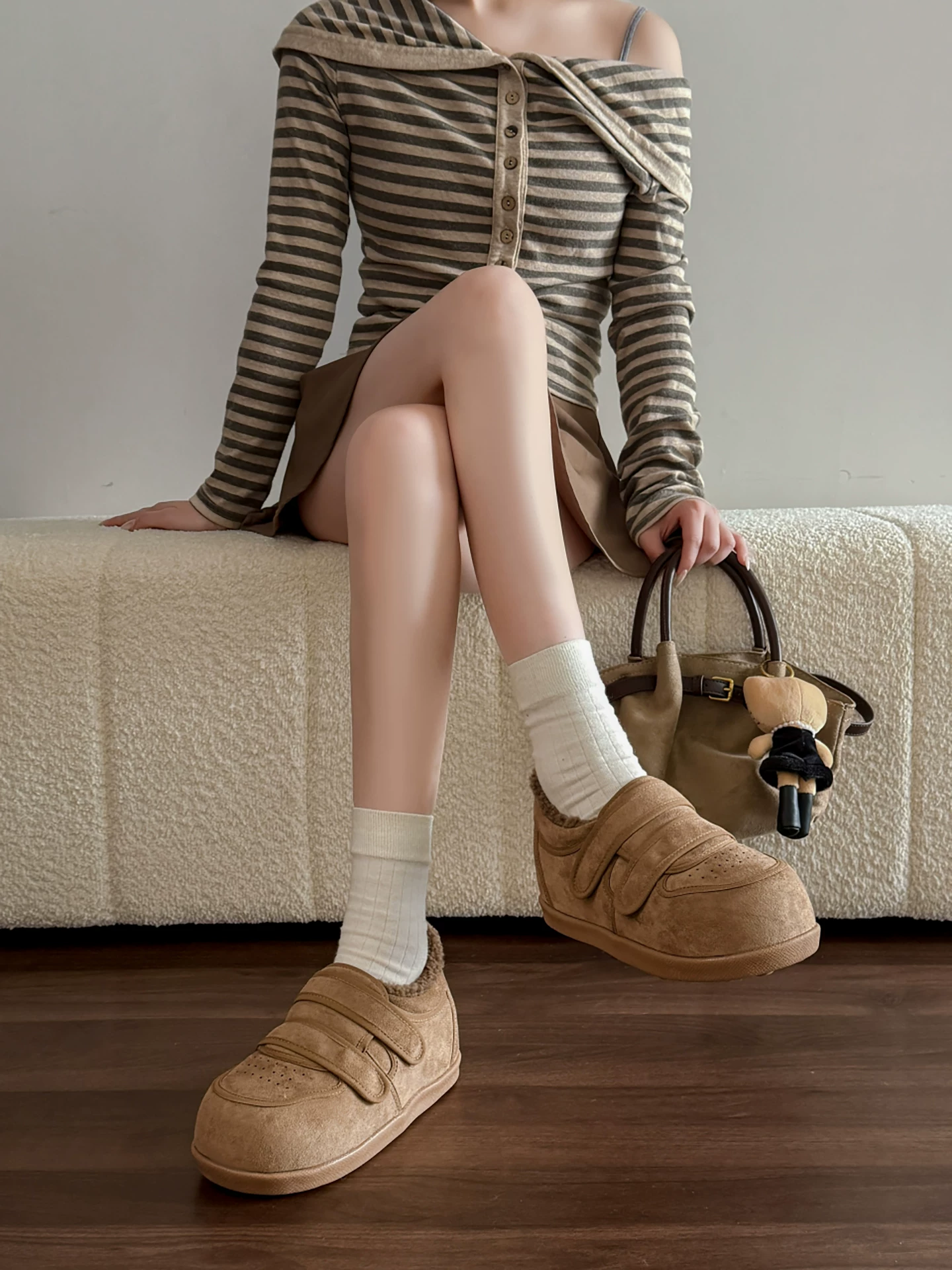 Giày cotton dày dặn giữ ấm đế cao tăng chiều cao kiểu retro dành cho nữ mùa đông 2025, đa năng, đi ngoài trời, lót lông cừu, kiểu giày tập luyện Đức