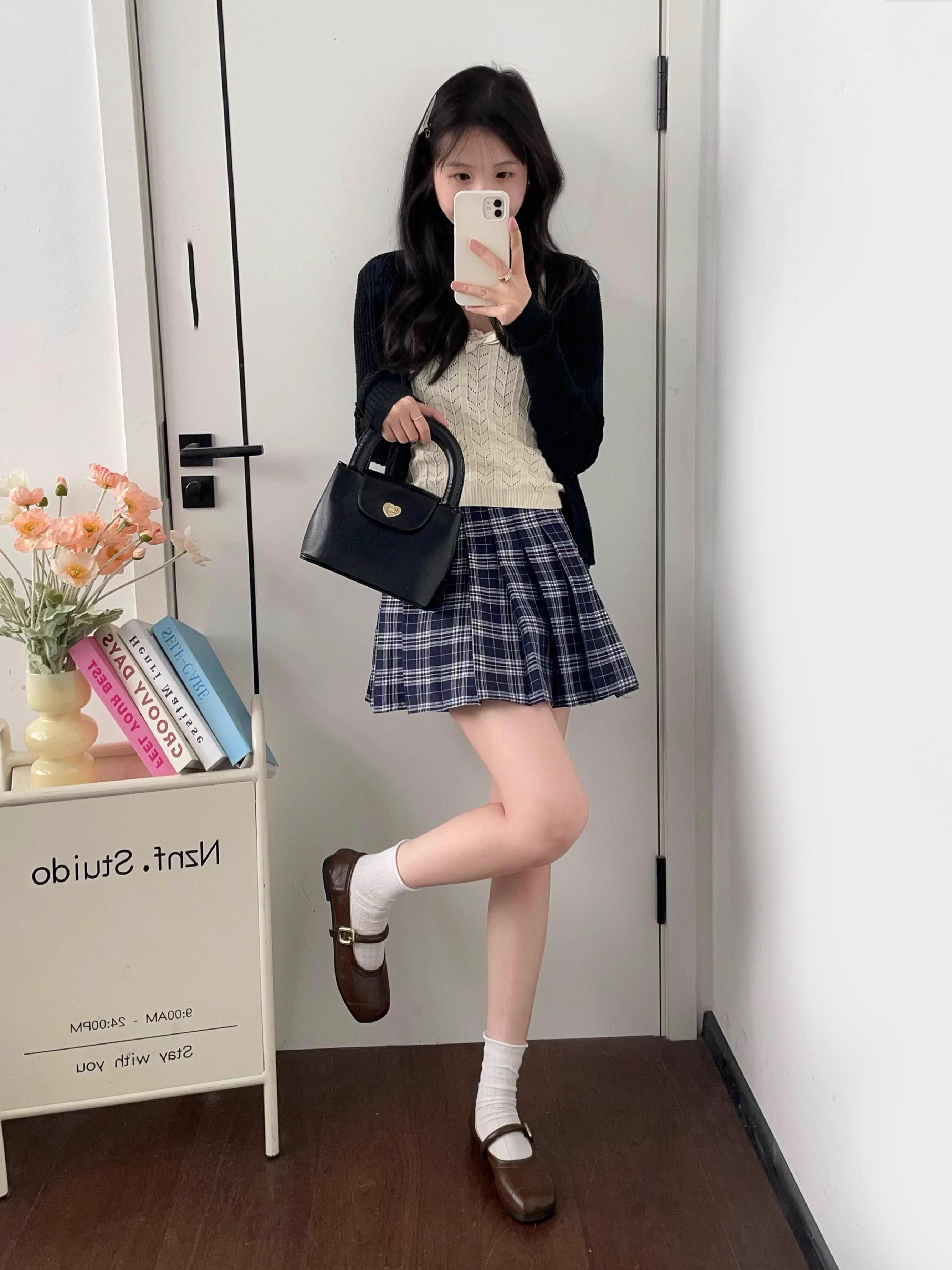 Giày bệt mũi vuông kiểu Pháp màu đen dành cho nữ, bộ sưu tập thu mới 2025, giày Mary Jane lấy cảm hứng từ Chanel.