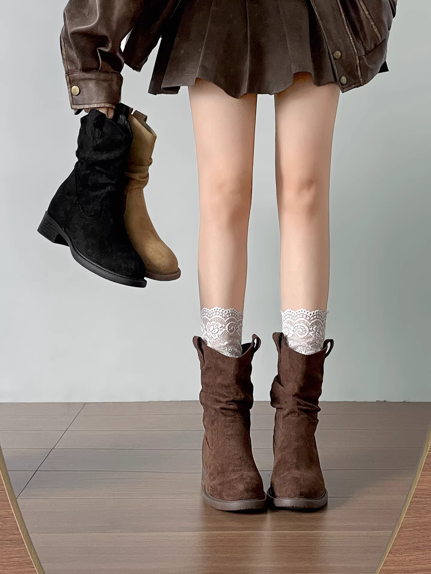 Giày bốt cổ ngắn gót thô phong cách Anh cổ điển dành cho nữ, kiểu cao cấp thu đông 2025, phối cùng chân váy, kiểu dáng lười.