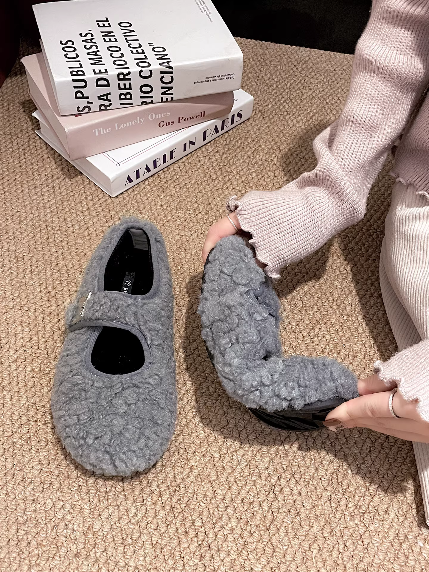 Giày Mary Jane lót lông cừu, đế dày, kiểu Pháp cổ điển màu trắng, dành cho nữ, đi ngoài trời, mùa đông 2025, giữ ấm, mới.