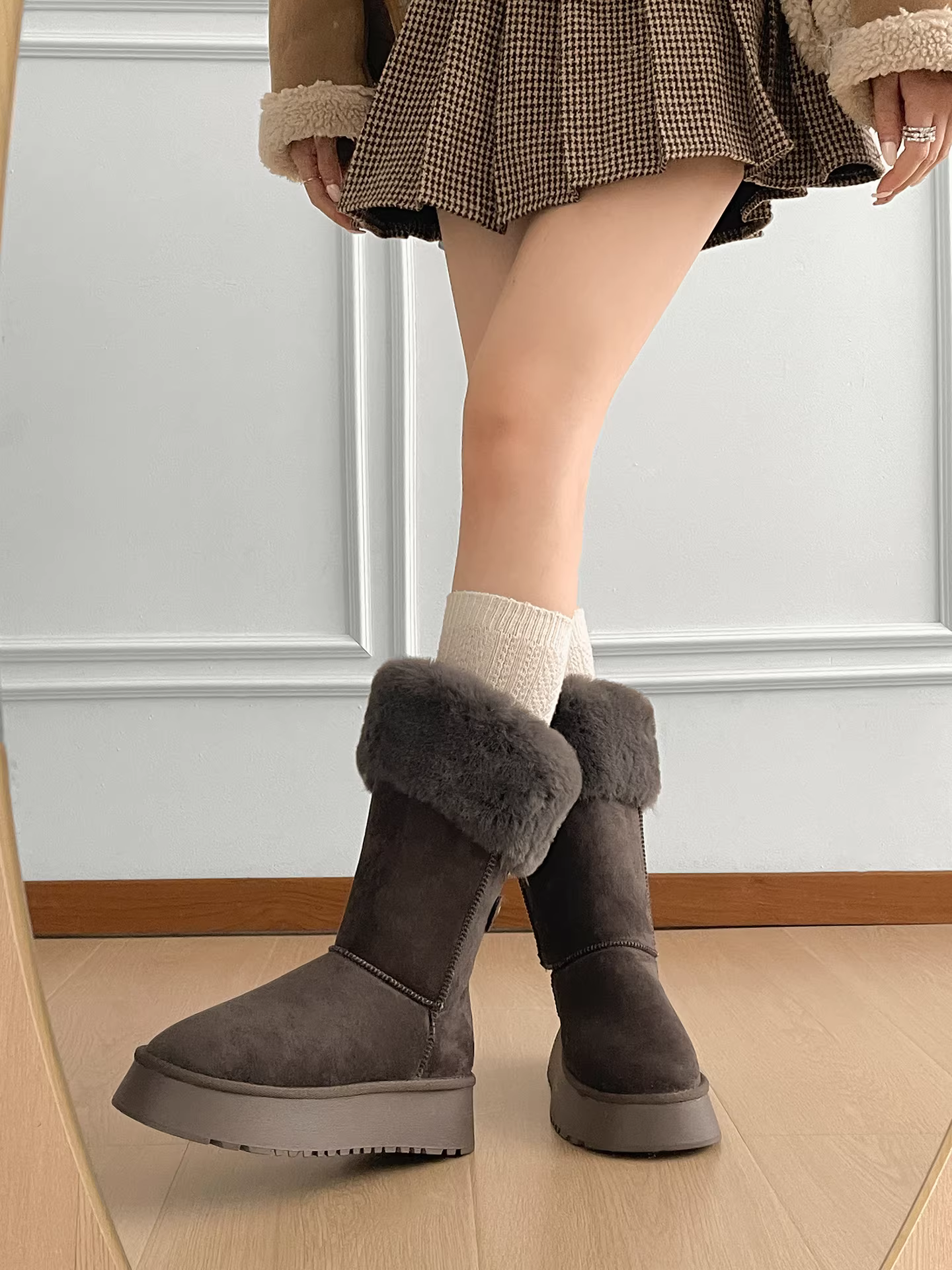 Giày bốt nữ mùa đông 2025 đế dày chống trơn, lông cừu, giữ ấm, lót lông cừu dày dặn, kiểu dáng trung bình đến giữa bắp chân, thương hiệu Northeast.