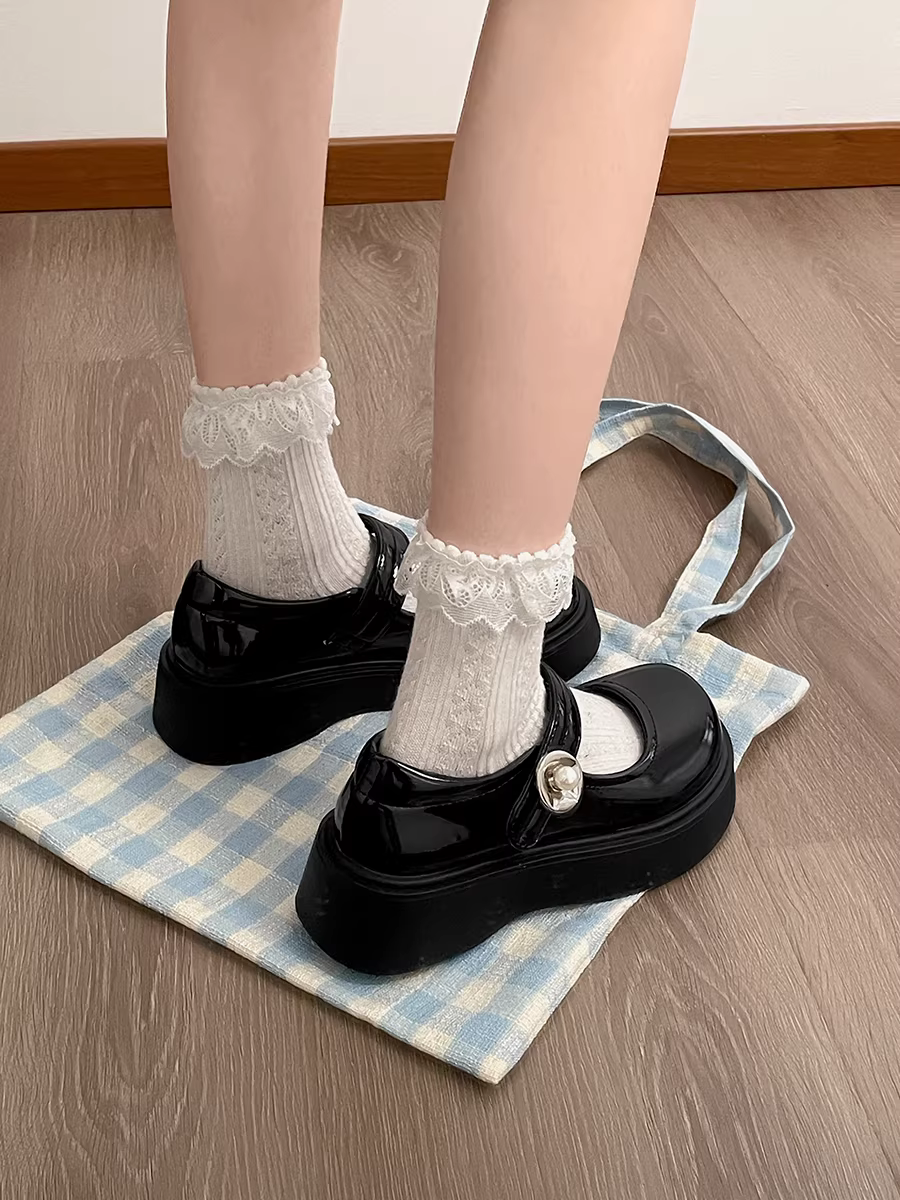 Giày da nhỏ kiểu Anh cổ điển dành cho nữ, mẫu mới thu 2025, đa năng, kiểu Mary Jane đế thấp, phối chân váy