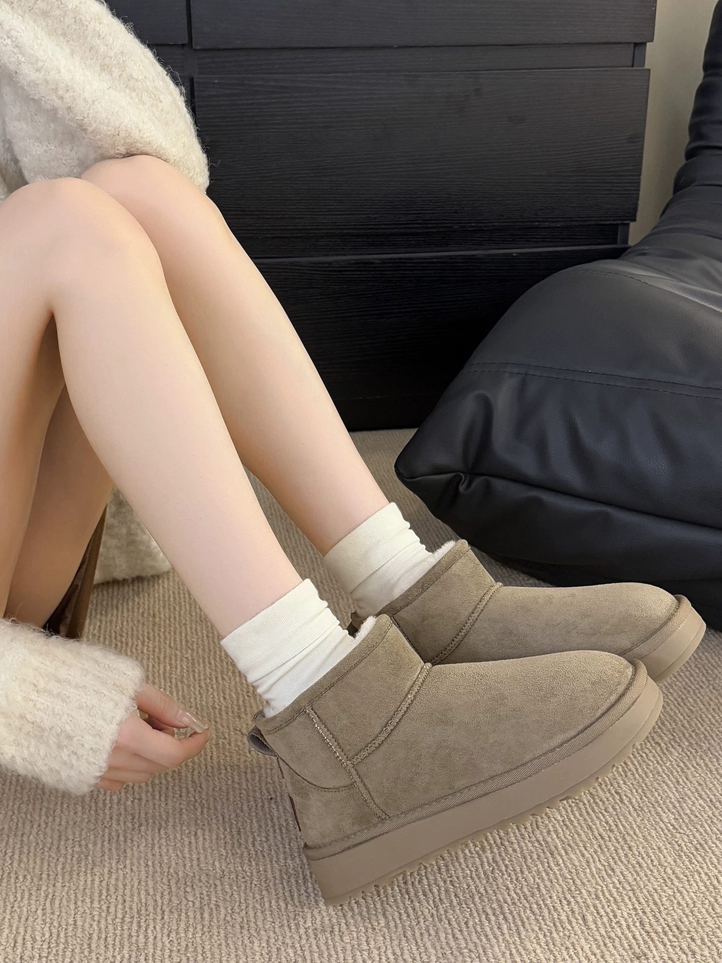 Giày bốt đi tuyết đế dày, lót lông cừu, giữ ấm dành cho nữ, mẫu mới mùa đông 2025, phong cách Đông Bắc, kiểu giày cotton Birkenstock.