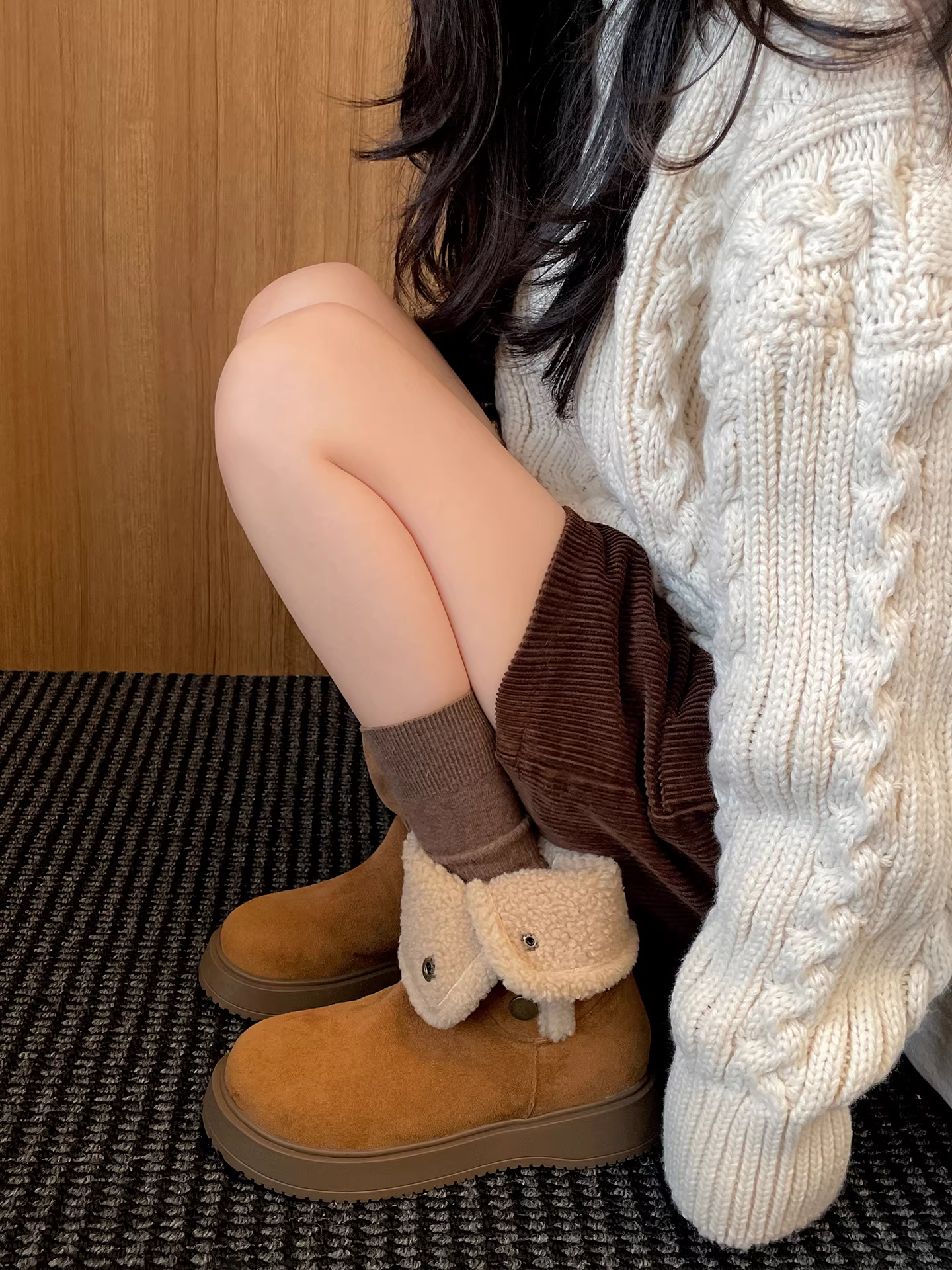 Giày bốt tuyết đế dày phong cách retro màu nâu dành cho nữ, giày bông giữ ấm kiểu Birkenstock tăng chiều cao mùa đông mới năm 2025.