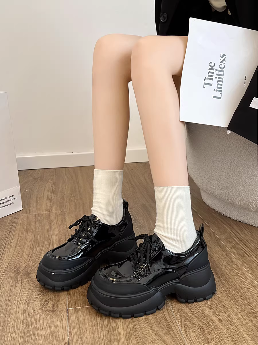 Giày da đế xuồng kiểu Anh mũi tròn màu đen dành cho nữ, mẫu mới thu 2025, phong cách retro đa năng, dễ phối chân váy