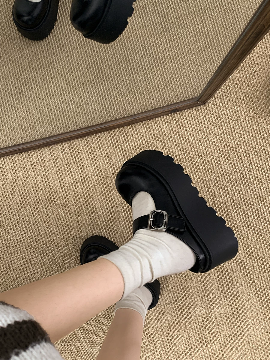 Phía Nam ở miền Nam: dép lê nữ đế dày cổ điển màu trắng, kiểu dáng kín mũi, thích hợp đi ngoài trời mùa hè, kiểu mới 2025, giày Mary Jane đế xuồng tăng chiều cao.