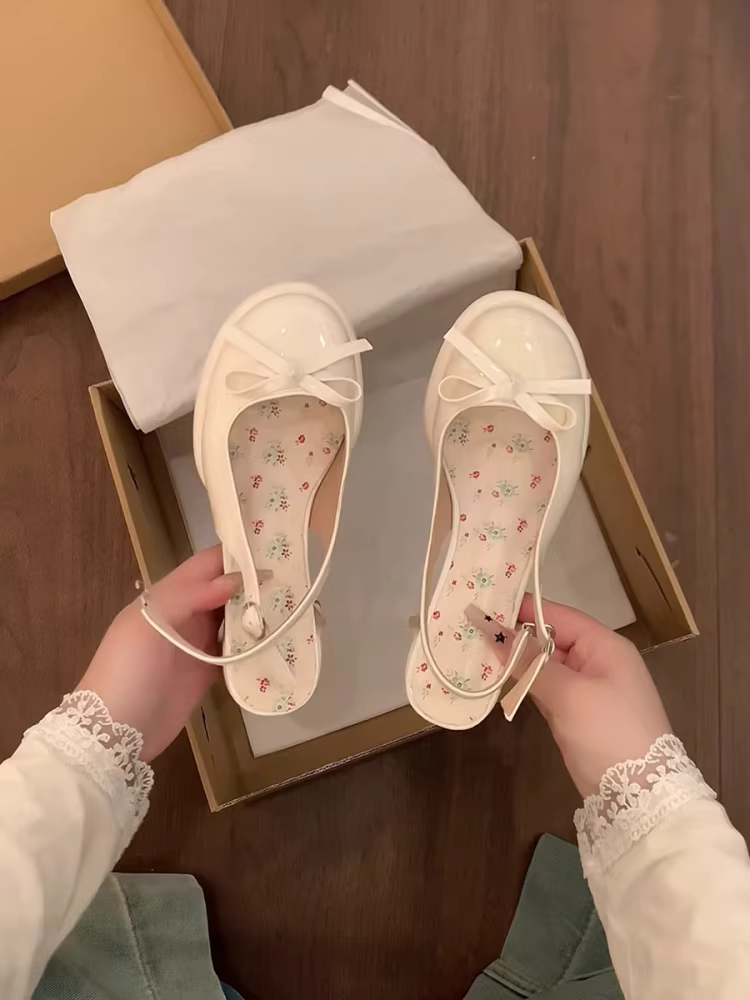 Dép cao gót kiểu Pháp cổ điển màu trắng dành cho nữ, mẫu mới hè 2025, phối cùng chân váy và dép tăng chiều cao