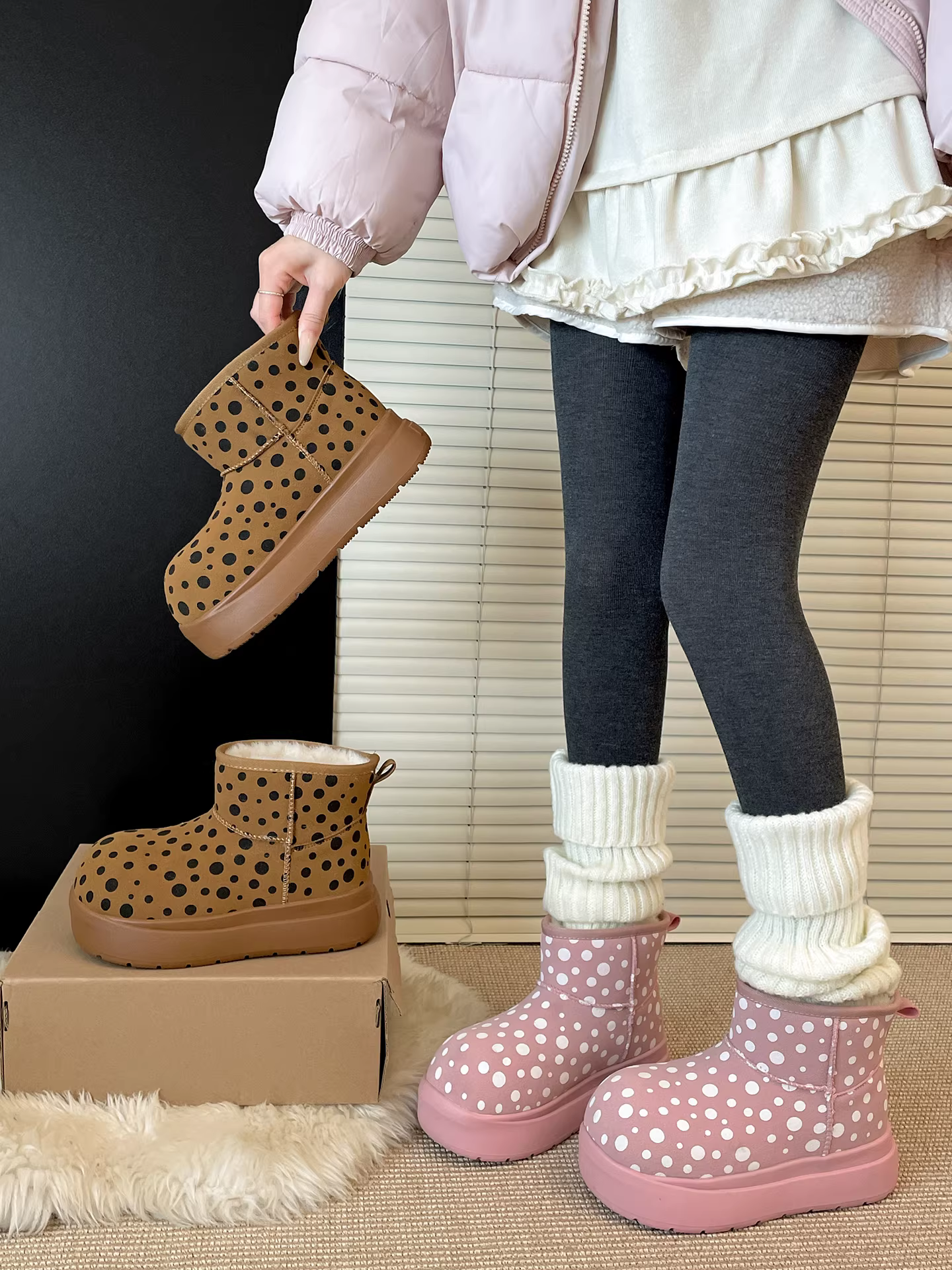 Giày bốt nữ đế dày chống trơn trượt, lót lông cừu, giày cotton dày dặn mùa đông mới 2025.