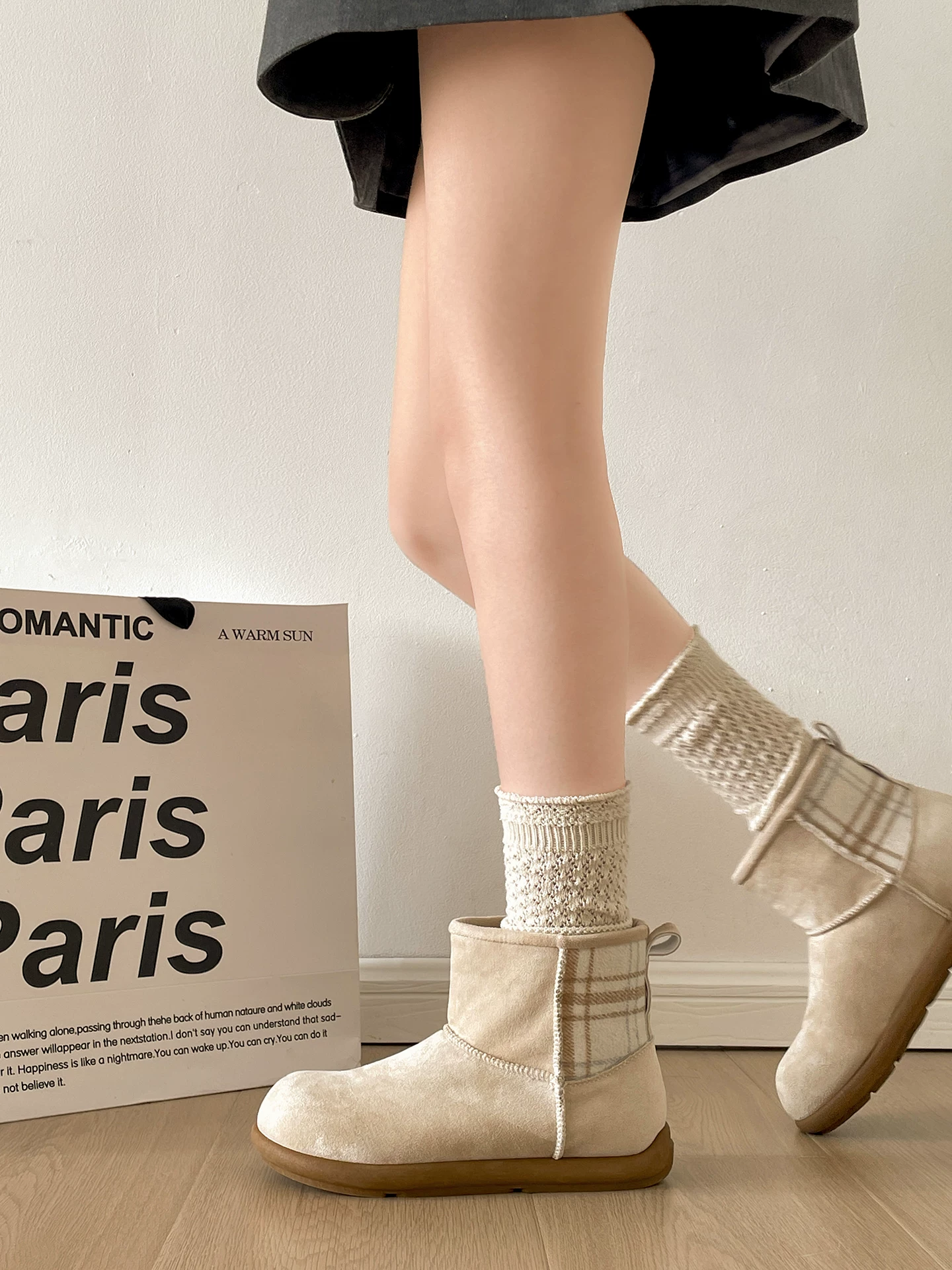 Giày bốt tuyết đế dày kiểu cổ điển Nam Trung Quốc dành cho nữ 2025, mới, giữ ấm mùa đông, đi ngoài trời, có lớp lót lông cừu, giày cotton dày chống trơn trượt.