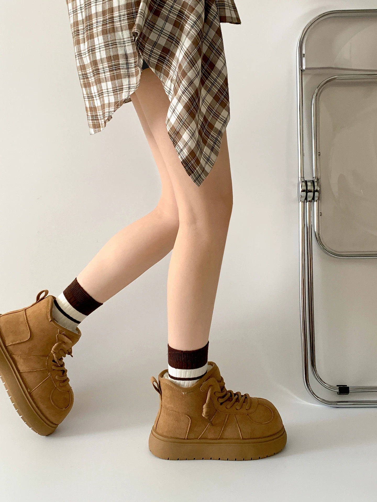 Giày bốt đi tuyết kiểu Đức đế dày chống trượt phong cách cổ điển Đông Bắc dành cho nữ 2025 mới mùa đông lót lông cừu dày dặn giữ ấm tăng chiều cao