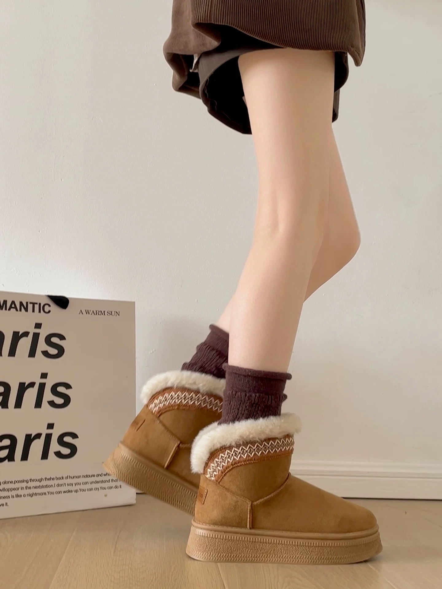 Giày bốt tuyết nữ đế dày lót nhung màu nâu cổ điển, dày dặn, giữ ấm mùa đông 2025, chống trơn trượt, kiểu Birkenstock, chất liệu cotton