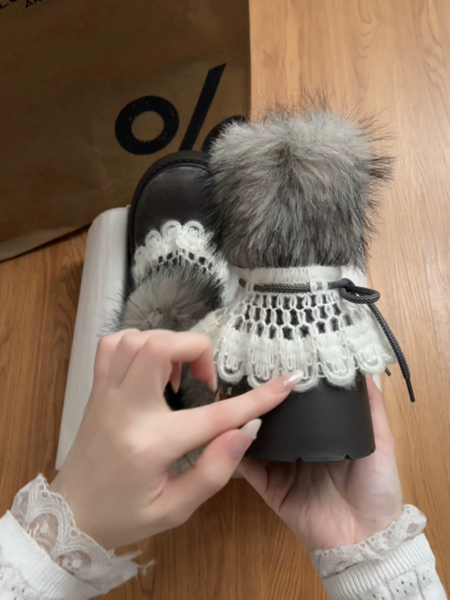 Giày bốt tuyết đế dày phong cách retro màu xám dành cho nữ, giày bông kiểu Birkenstock lông xù giữ ấm mùa đông mới năm 2025, tăng chiều cao.