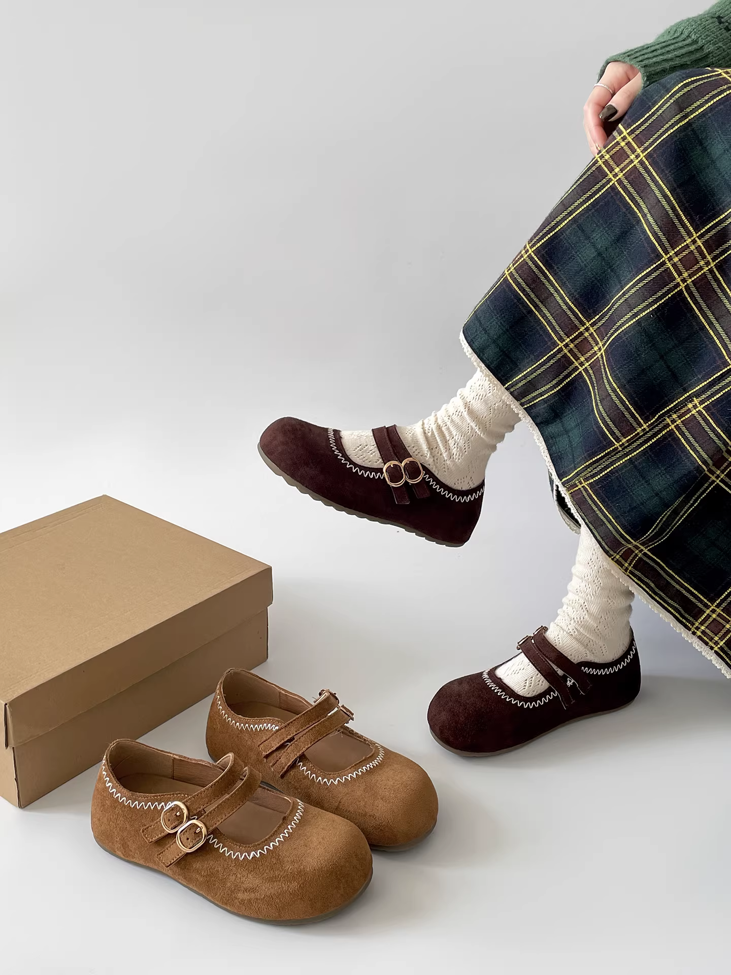 Giày Birkenstock đế dày màu nâu cổ điển dành cho nữ, kiểu dáng mùa thu mới 2025, phối cùng chân váy và giày Mary Jane đế mềm đa năng