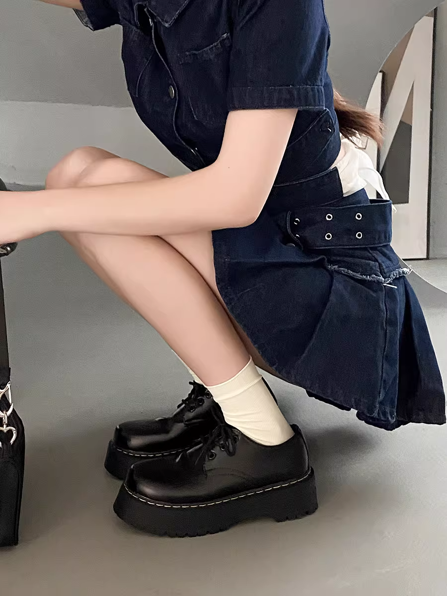 Giày da mùa thu Black Martin dành cho nữ 2025 kiểu retro Anh quốc mới, kiểu buộc dây, phối chân váy, đế dày, thiết kế tăng chiều cao.