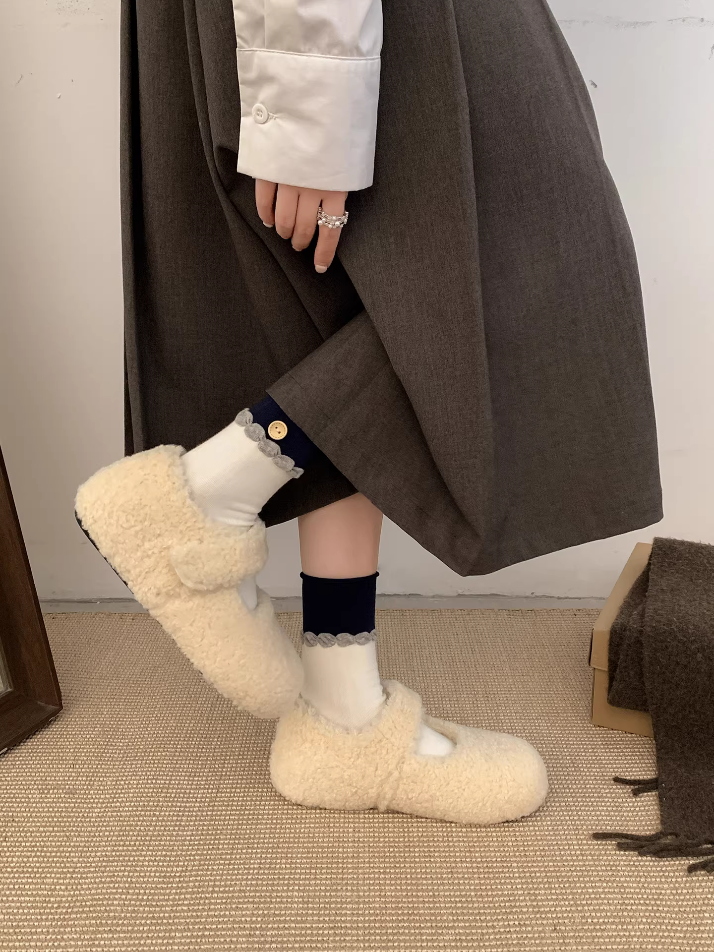 Giày Mary Jane đế dày phong cách retro phổ biến dành cho nữ, áo khoác ngoài mùa đông, kiểu mới 2025, tăng chiều cao, chống trơn trượt, lót lông cừu, giày cotton ấm áp