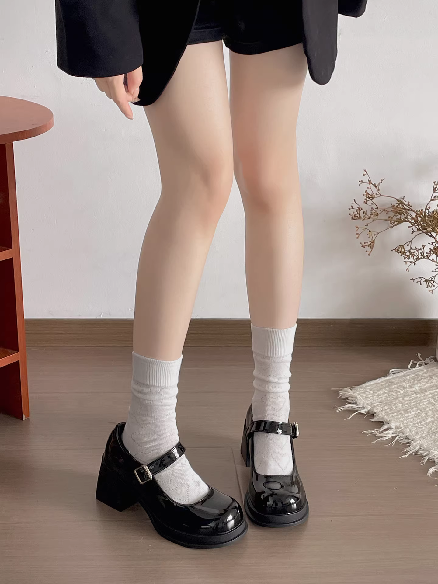 Giày cao gót chunky kiểu Pháp cổ điển màu đen dành cho nữ, mẫu mới mùa đông 2025, phối cùng chân váy, giày da Mary Jane.