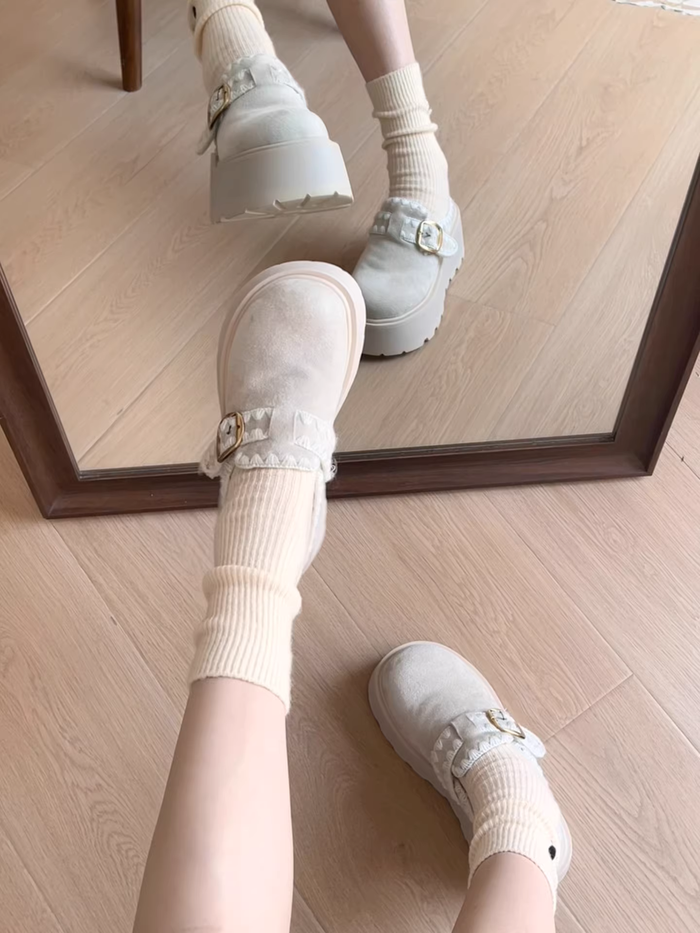 Giày dép nữ Nanzai Nanzhou kiểu Birkenstock đế dày, chất liệu nhung trắng, kiểu nửa dép, mùa đông 2025, giữ ấm, tăng chiều cao, đi ngoài trời