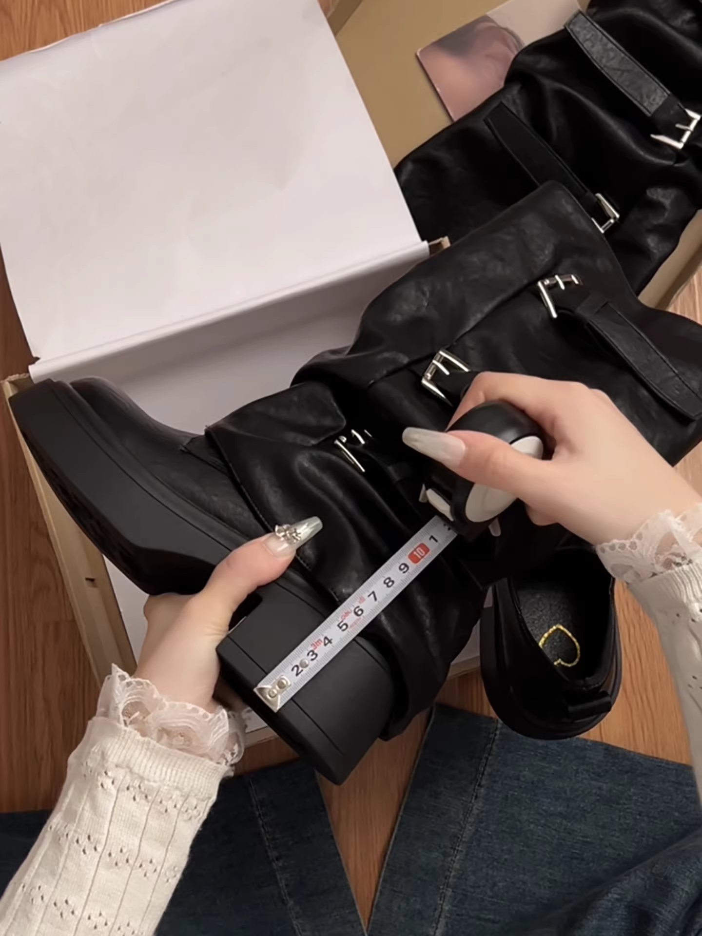 Giày bốt Martin đế xuồng chunky kiểu Anh đen dành cho nữ, mẫu mới thu đông 2025, đa năng, tôn dáng, retro, kiểu dáng hai chiều