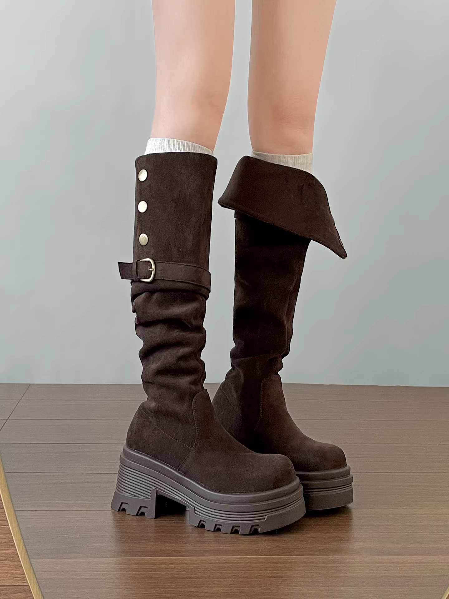 Giày bốt nữ đế dày kiểu Anh cổ điển màu đen, kiểu dáng mùa đông mới 2025, phối chân váy tôn dáng, kiểu Birkenstock