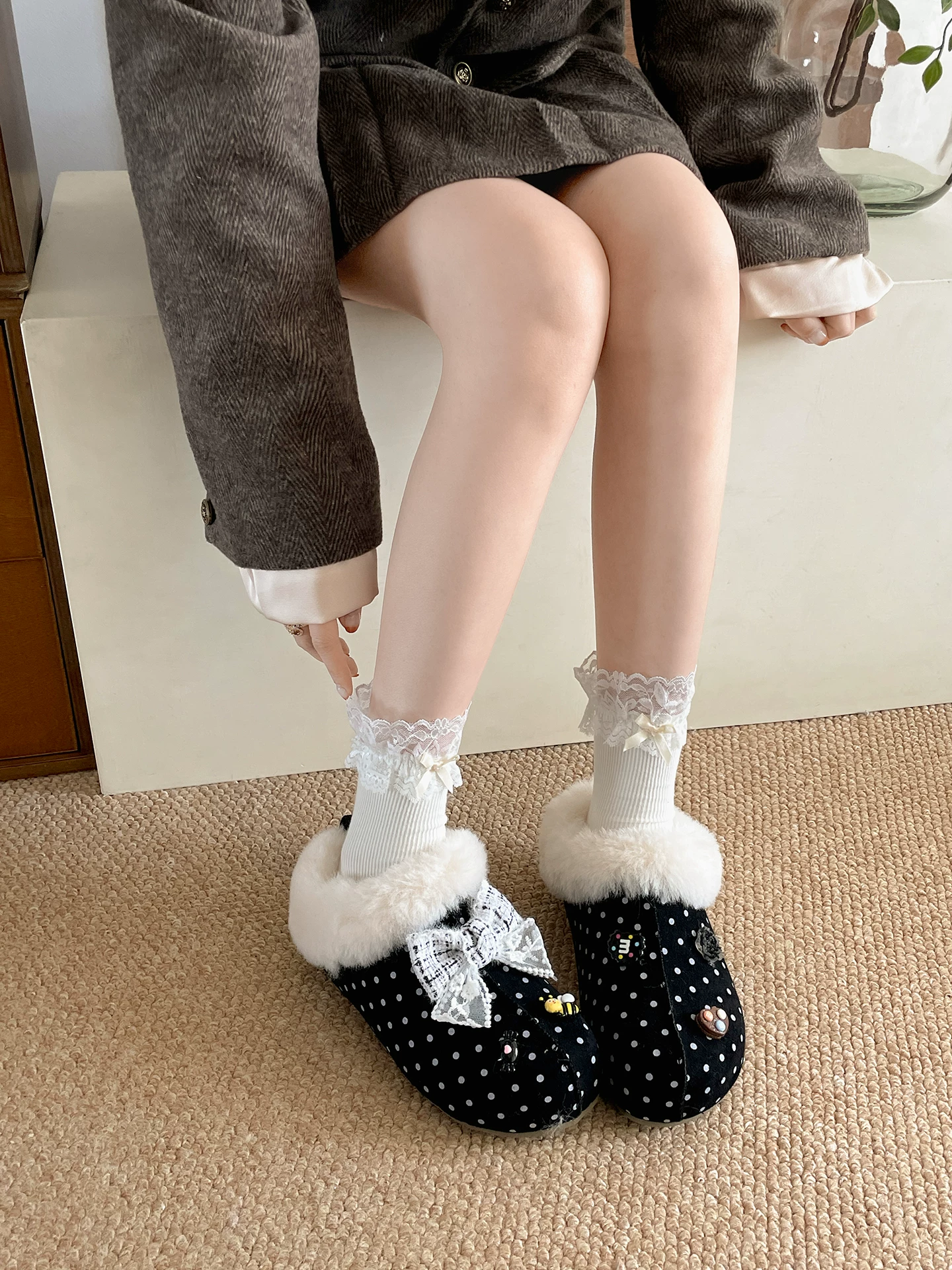 Giày Birkenstock nữ đế dày nhung đen hoạt hình cổ điển mùa đông 2025 mới, ấm áp, lót lông bông