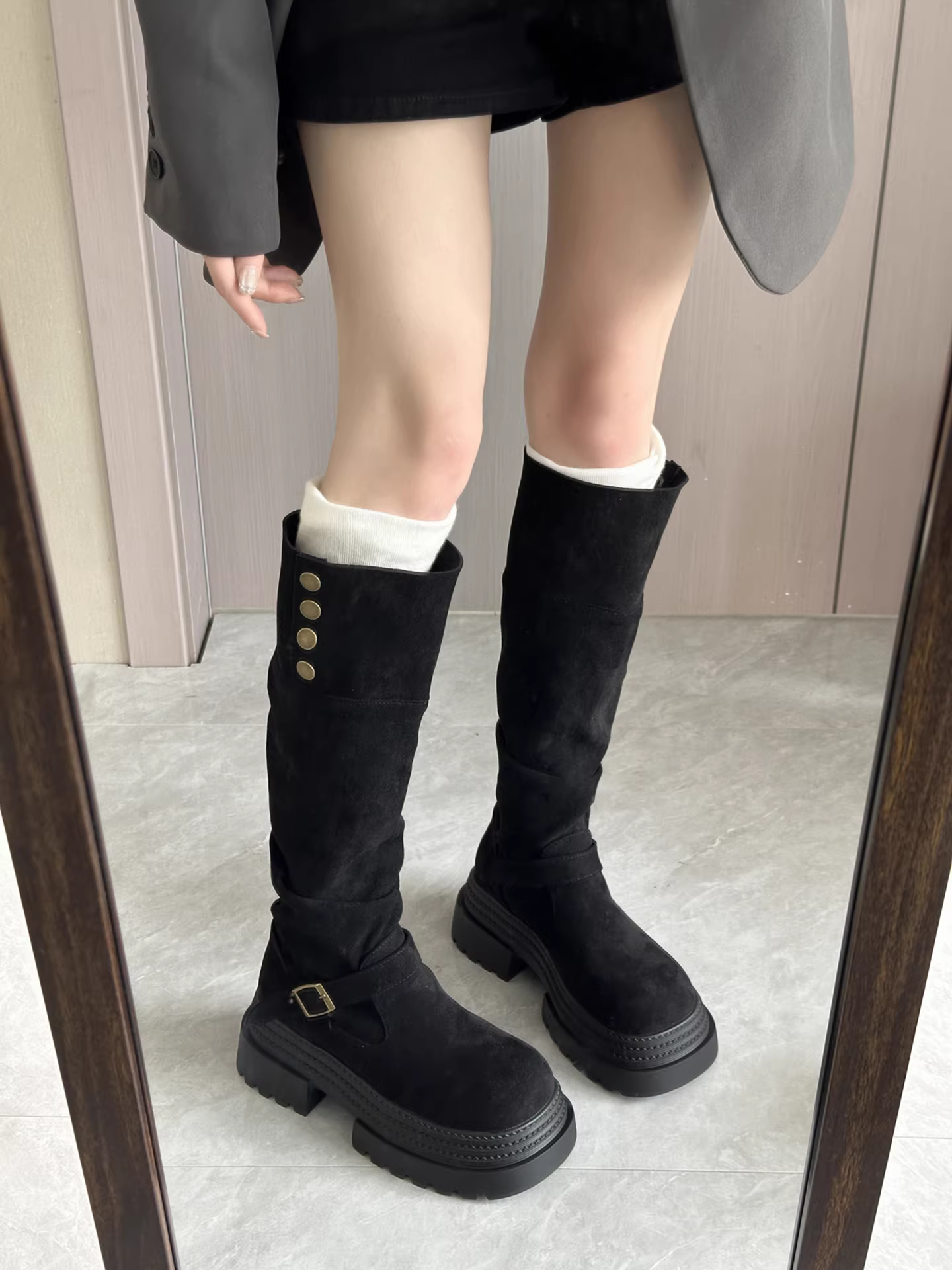 Giày bốt cao gót đế dày kiểu retro dành cho nữ, kiểu mới mùa thu 2025, phối cùng váy để trông thon gọn hơn, kiểu bốt đi xe.