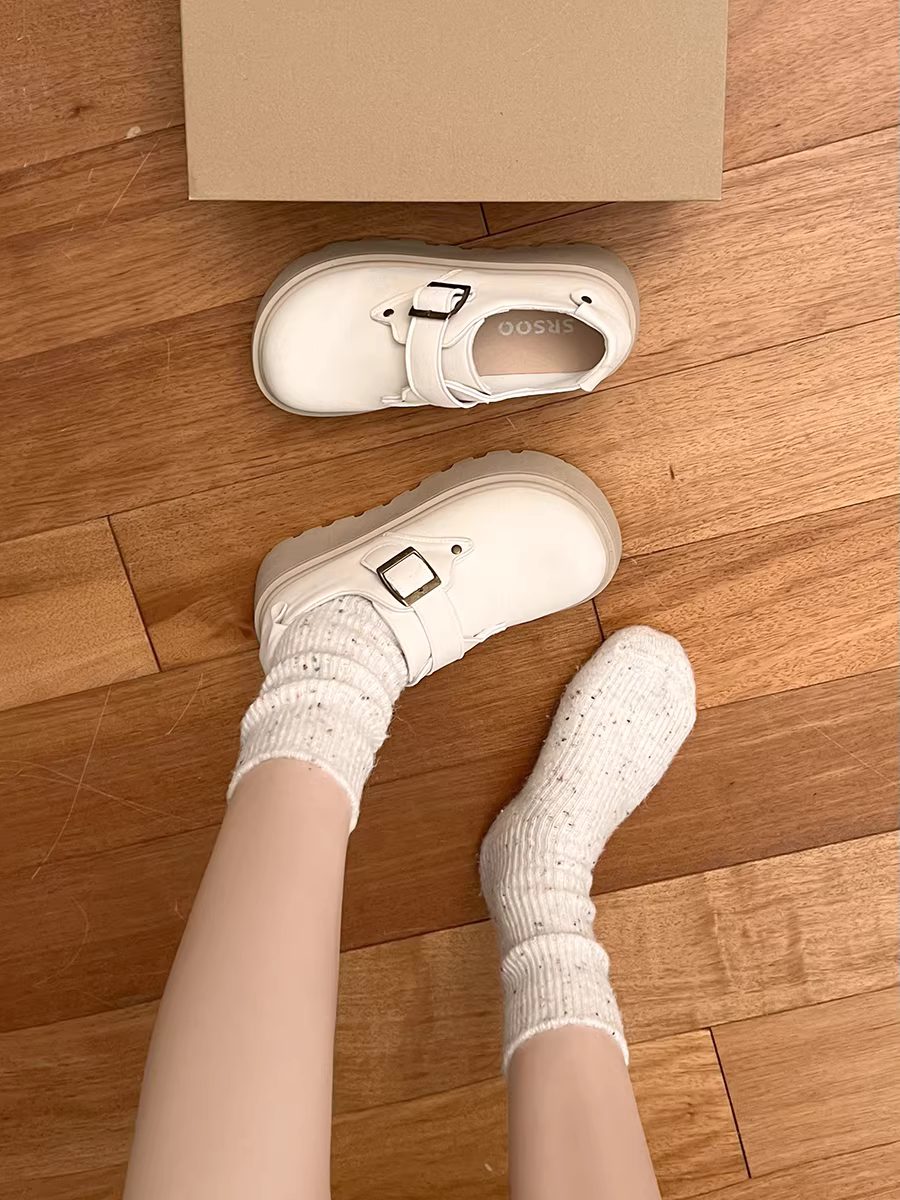 Giày da đế dày màu trắng cổ điển dành cho nữ, kiểu thu đông 2025 mới, đa năng phối với chân váy, kiểu giày Birkenstock.