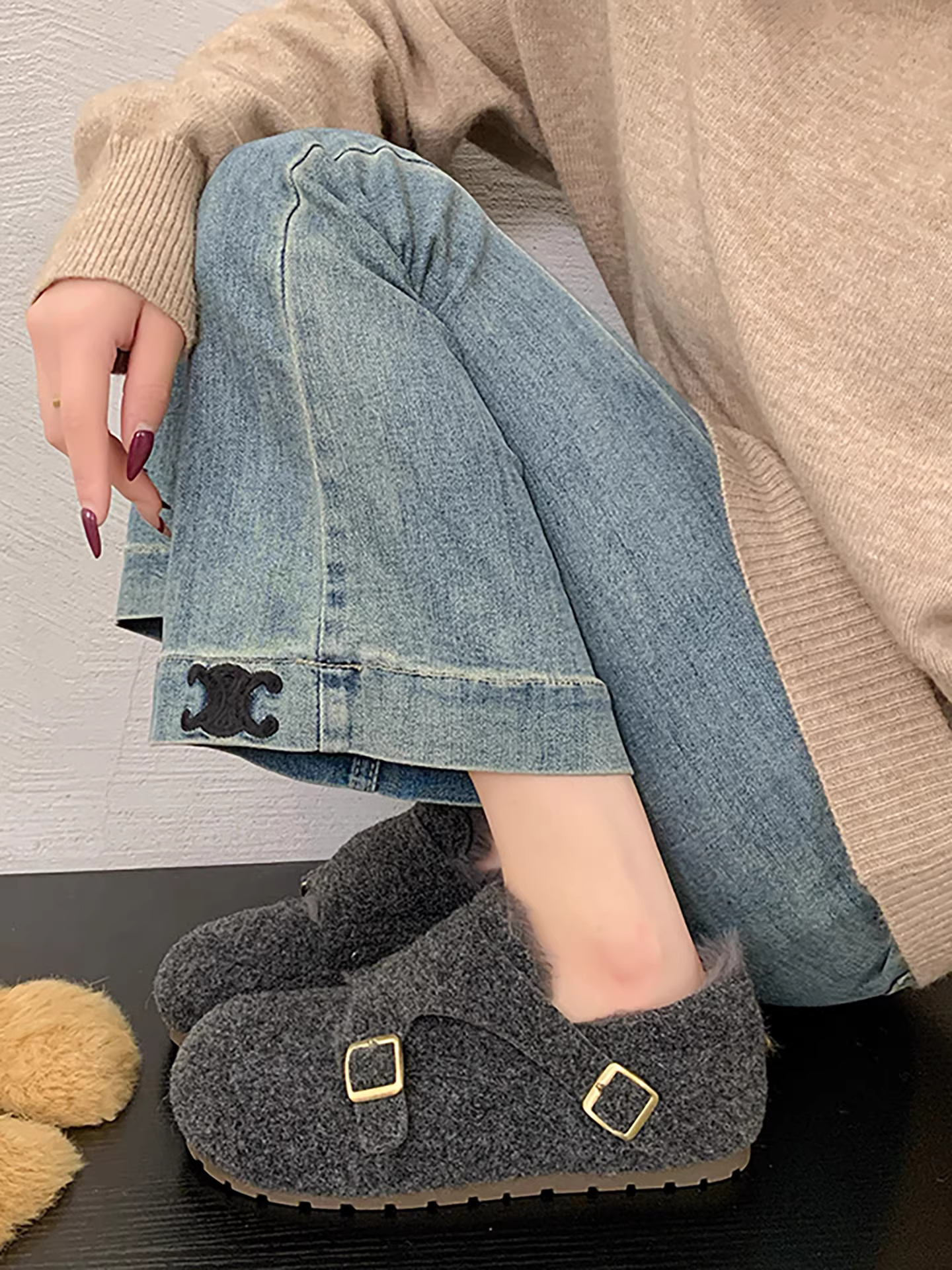 Giày bông giữ ấm đế dày chống trơn tăng chiều cao kiểu retro dành cho nữ, mẫu mới mùa đông 2025, lót lông cừu, kiểu Birkenstock
