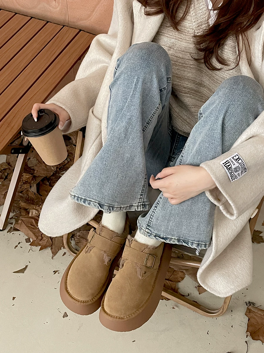 Giày bông đế dày phong cách retro Nam Trung Quốc dành cho nữ 2025, kiểu mới mùa đông, tăng chiều cao, lót lông cừu, dày dặn, ấm áp, kiểu Birkenstock.