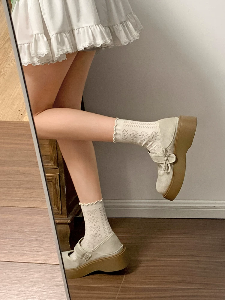 Giày sandal nữ đế dày kiểu Pháp cổ điển, màu trắng, miệng nông, kiểu mới thu 2025, phối cùng chân váy, giày Mary Jane mũi tròn tăng chiều cao