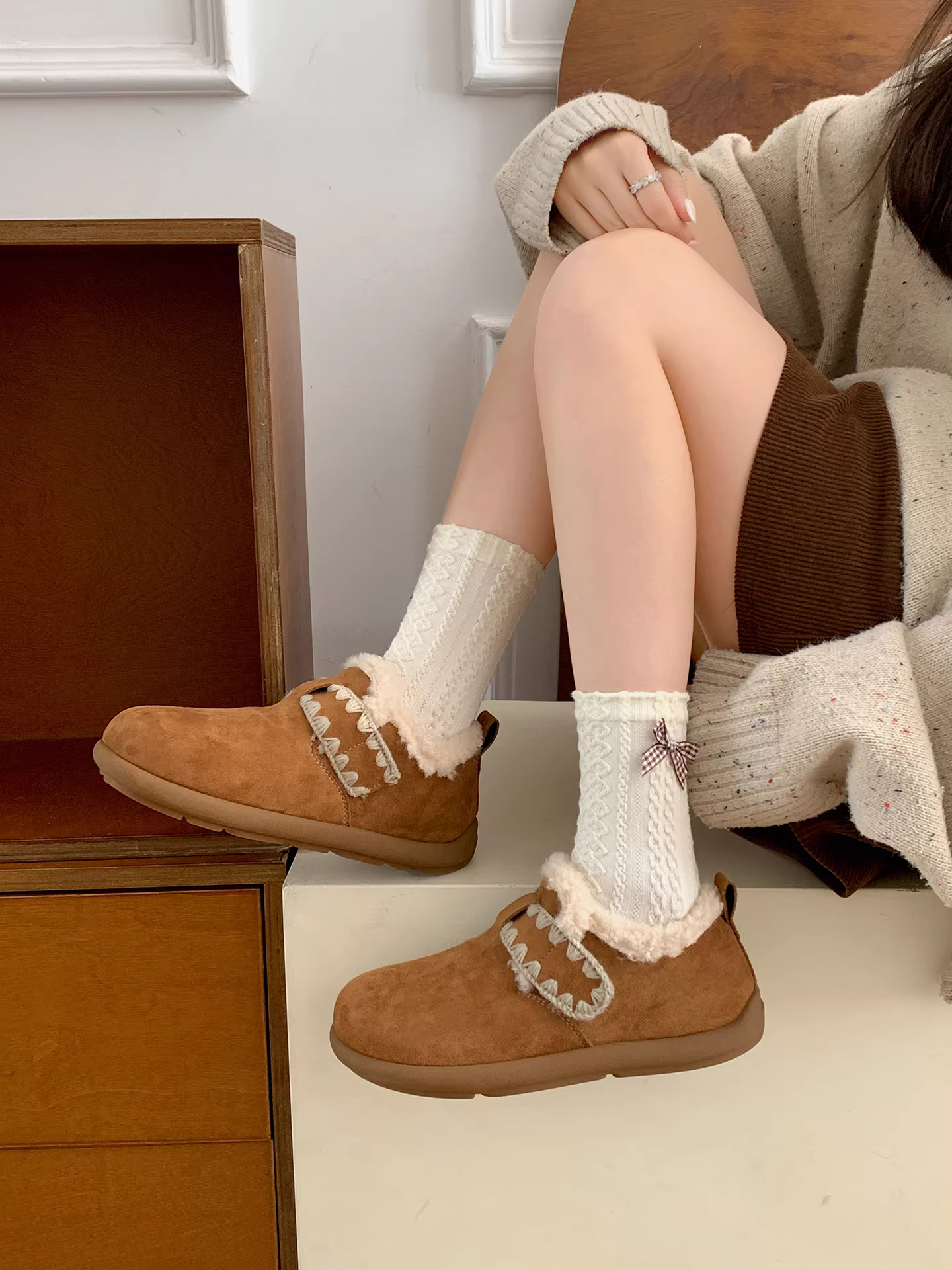 Giày bốt nữ đế dày lót lông cừu giữ ấm mùa đông 2025 kiểu mới, tăng chiều cao và giữ ấm kiểu Birkenstock.