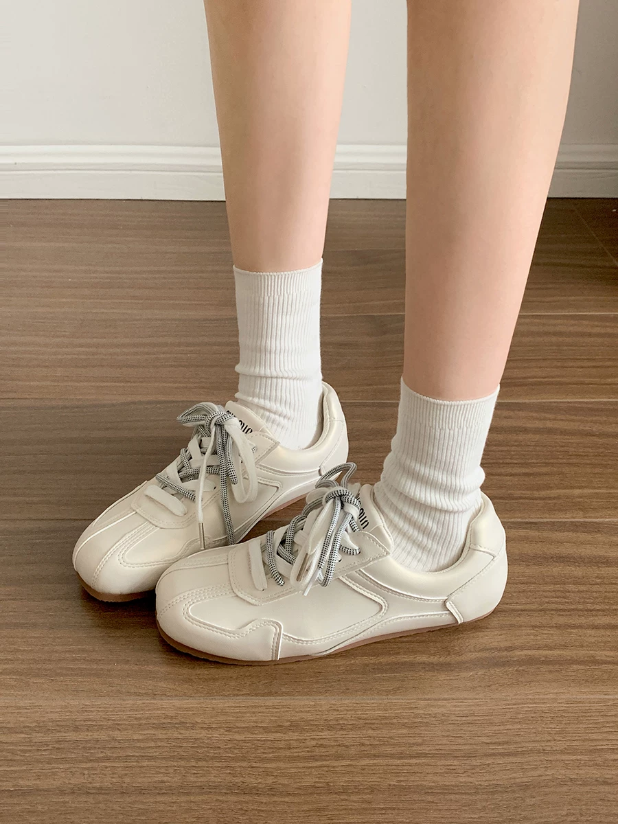 Giày thể thao nữ đế bằng kiểu retro màu bạc, mẫu mới thu đông 2025, đa năng, kiểu dáng thấp cổ, phong cách Mỹ, giày thường ngày
