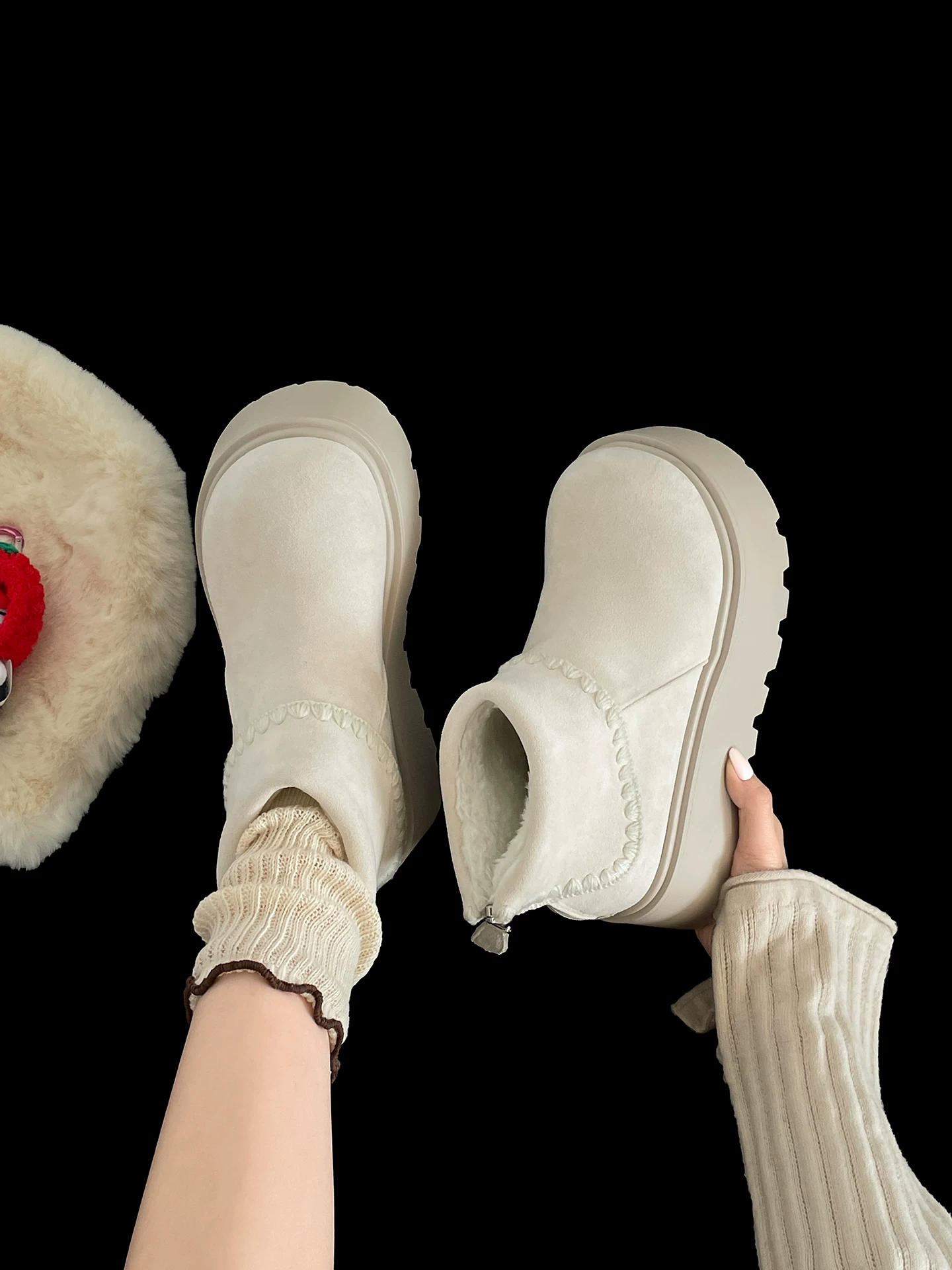 Giày bốt tuyết nhung đế dày kiểu Pháp cổ điển màu trắng dành cho nữ, mẫu mới mùa đông 2025, chống trơn trượt, giữ ấm, chất liệu cotton vùng đông bắc